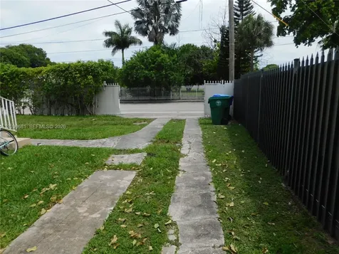 1605 NW 26th Street Miami FL 33142