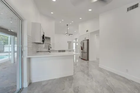 10791 SW 10th Place Davie FL 33324