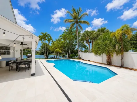 10791 SW 10th Place Davie FL 33324