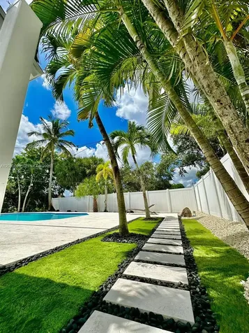 10791 SW 10th Place Davie FL 33324