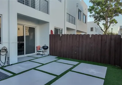 7221 NW 103rd Path Doral FL 33178