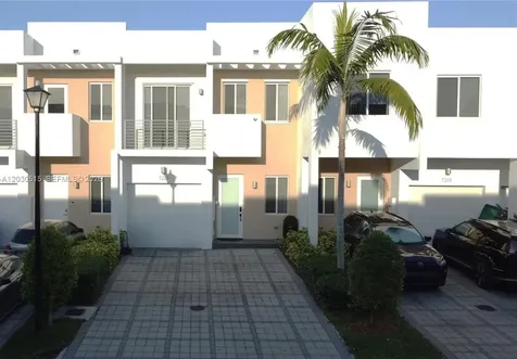 7221 NW 103rd Path Doral FL 33178