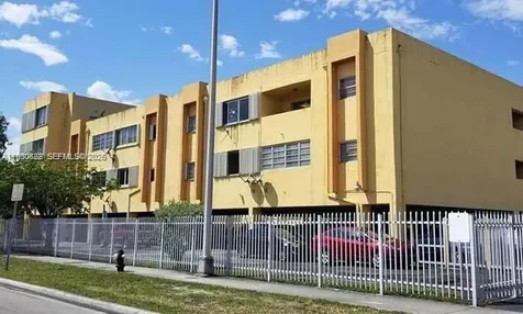 1555 W 44th Place Hialeah FL 33012