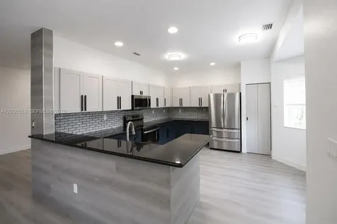 2564 SW 147th Path Miami FL 33185