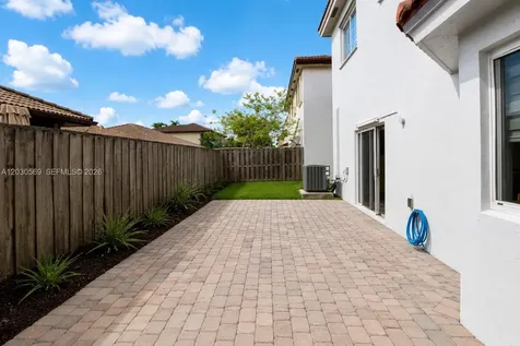 2564 SW 147th Path Miami FL 33185
