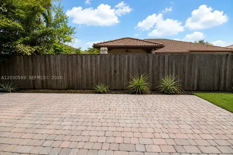 2564 SW 147th Path Miami FL 33185