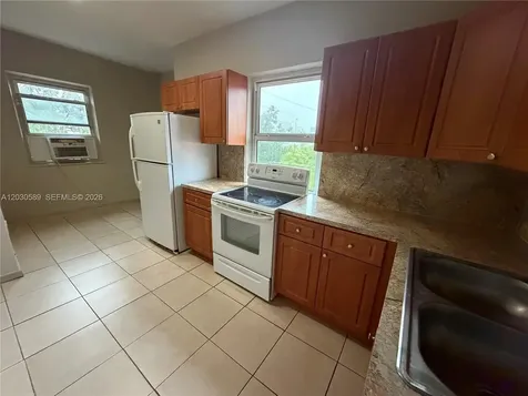 1420 NW 26th Avenue Miami FL 33125