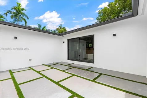 2286 SW 21st Avenue Miami FL 33145