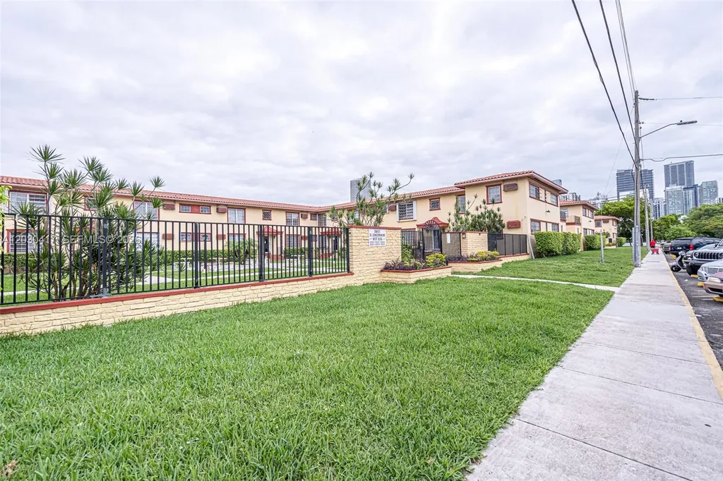 637 SW 11th Street Miami FL 33129