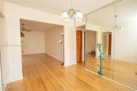 637 SW 11th Street Miami FL 33129