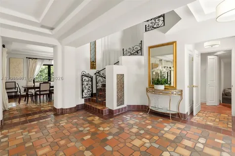 5860 Pine Tree Drive Miami Beach FL 33140