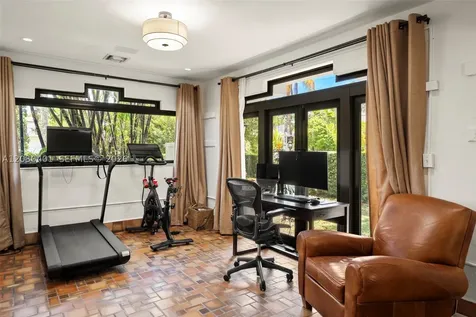 5860 Pine Tree Drive Miami Beach FL 33140
