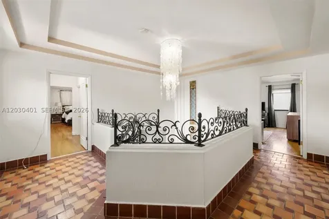 5860 Pine Tree Drive Miami Beach FL 33140