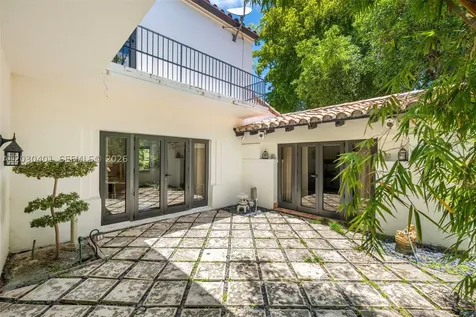 5860 Pine Tree Drive Miami Beach FL 33140