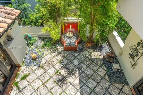 5860 Pine Tree Drive Miami Beach FL 33140