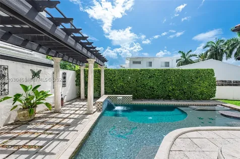 5860 Pine Tree Drive Miami Beach FL 33140