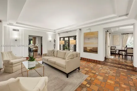 5860 Pine Tree Drive Miami Beach FL 33140
