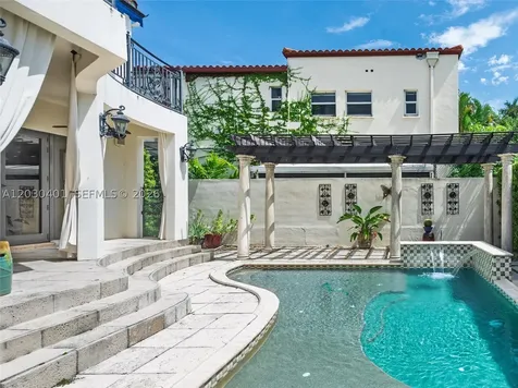 5860 Pine Tree Drive Miami Beach FL 33140