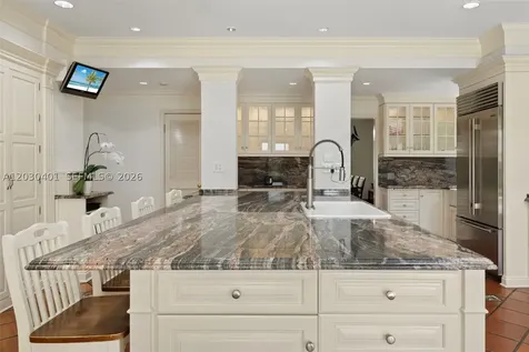 5860 Pine Tree Drive Miami Beach FL 33140