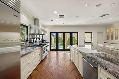 5860 Pine Tree Drive Miami Beach FL 33140