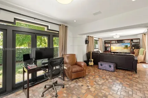 5860 Pine Tree Drive Miami Beach FL 33140