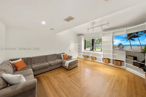 5860 Pine Tree Drive Miami Beach FL 33140