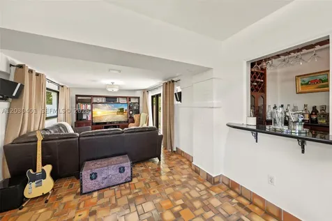 5860 Pine Tree Drive Miami Beach FL 33140