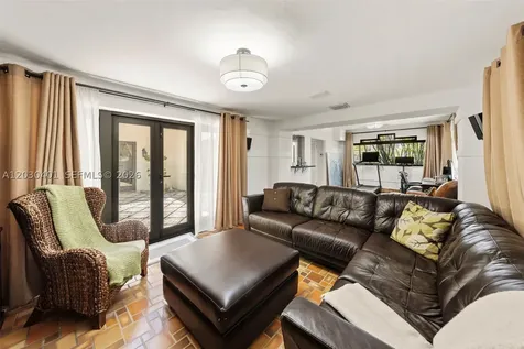 5860 Pine Tree Drive Miami Beach FL 33140