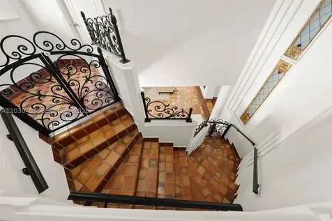 5860 Pine Tree Drive Miami Beach FL 33140