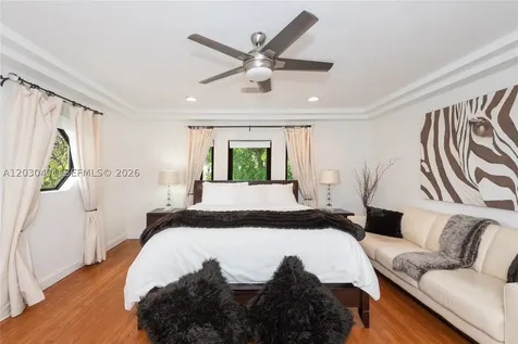 5860 Pine Tree Drive Miami Beach FL 33140