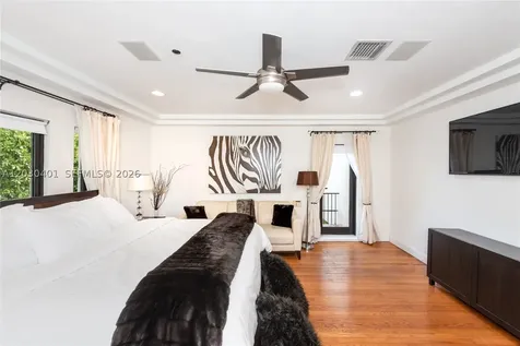 5860 Pine Tree Drive Miami Beach FL 33140
