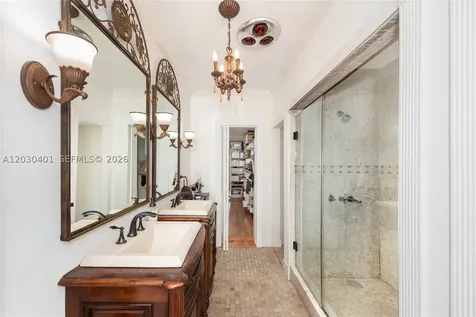 5860 Pine Tree Drive Miami Beach FL 33140
