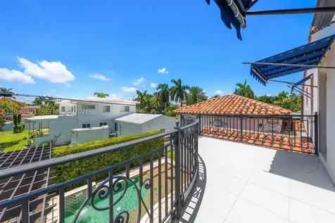 5860 Pine Tree Drive Miami Beach FL 33140