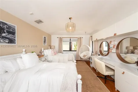 5860 Pine Tree Drive Miami Beach FL 33140