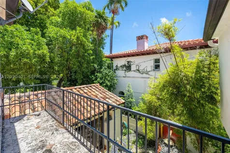 5860 Pine Tree Drive Miami Beach FL 33140