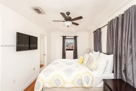 5860 Pine Tree Drive Miami Beach FL 33140