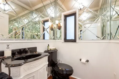 5860 Pine Tree Drive Miami Beach FL 33140