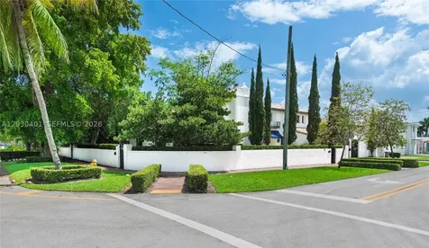 5860 Pine Tree Drive Miami Beach FL 33140