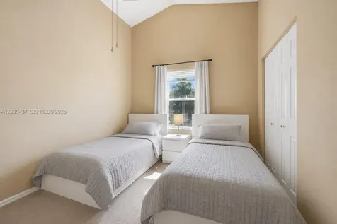 1021 NW 185th Terrace Pembroke Pines FL 33029