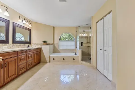 1021 NW 185th Terrace Pembroke Pines FL 33029