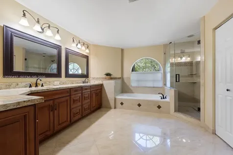 1021 NW 185th Terrace Pembroke Pines FL 33029