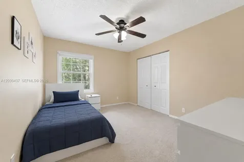 1021 NW 185th Terrace Pembroke Pines FL 33029