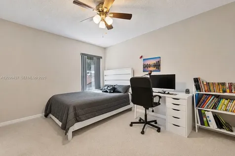 1021 NW 185th Terrace Pembroke Pines FL 33029