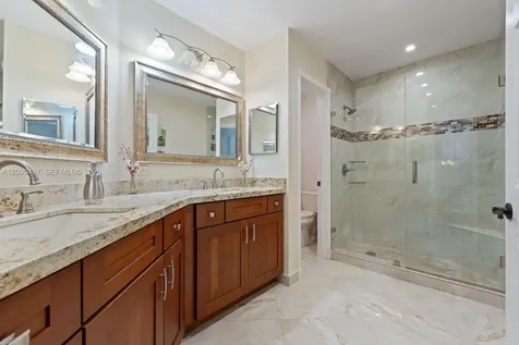 1021 NW 185th Terrace Pembroke Pines FL 33029
