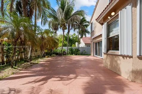 1021 NW 185th Terrace Pembroke Pines FL 33029