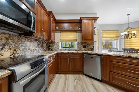 1021 NW 185th Terrace Pembroke Pines FL 33029