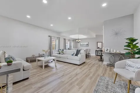 1021 NW 185th Terrace Pembroke Pines FL 33029