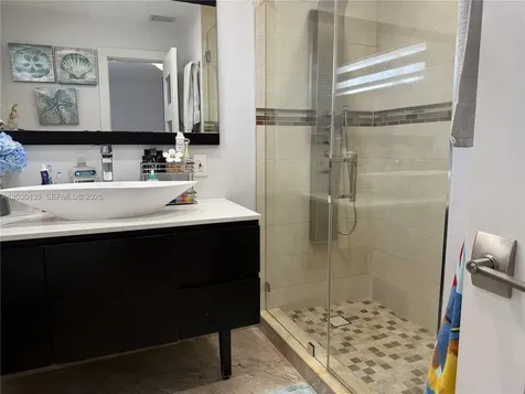 1870 W 64th Street Hialeah FL 33012
