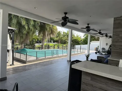 1870 W 64th Street Hialeah FL 33012