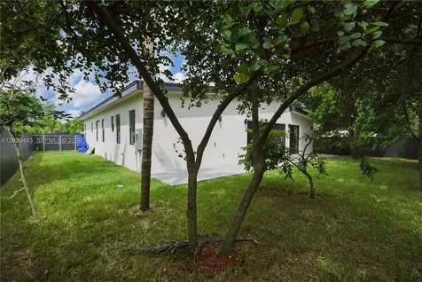 131 Miami Gardens Road West Park FL 33023